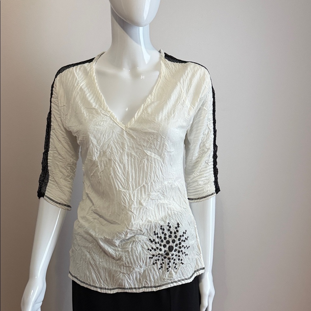 KISKA by Komarov Black and White Crinkle textures Women's Blouse/T-Shirt Size 2